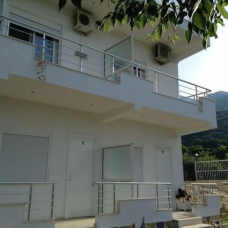 Guest House Plazhi Dhermi Bagian luar foto